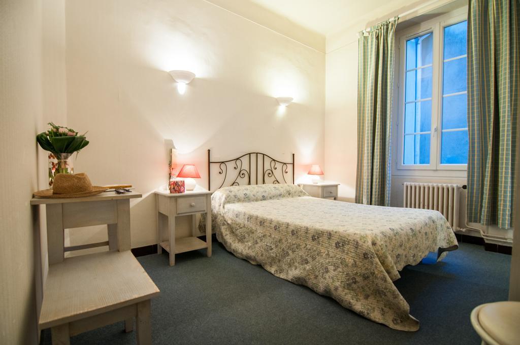 Hotel Restaurant Le Central Châteaurenard Exteriör bild